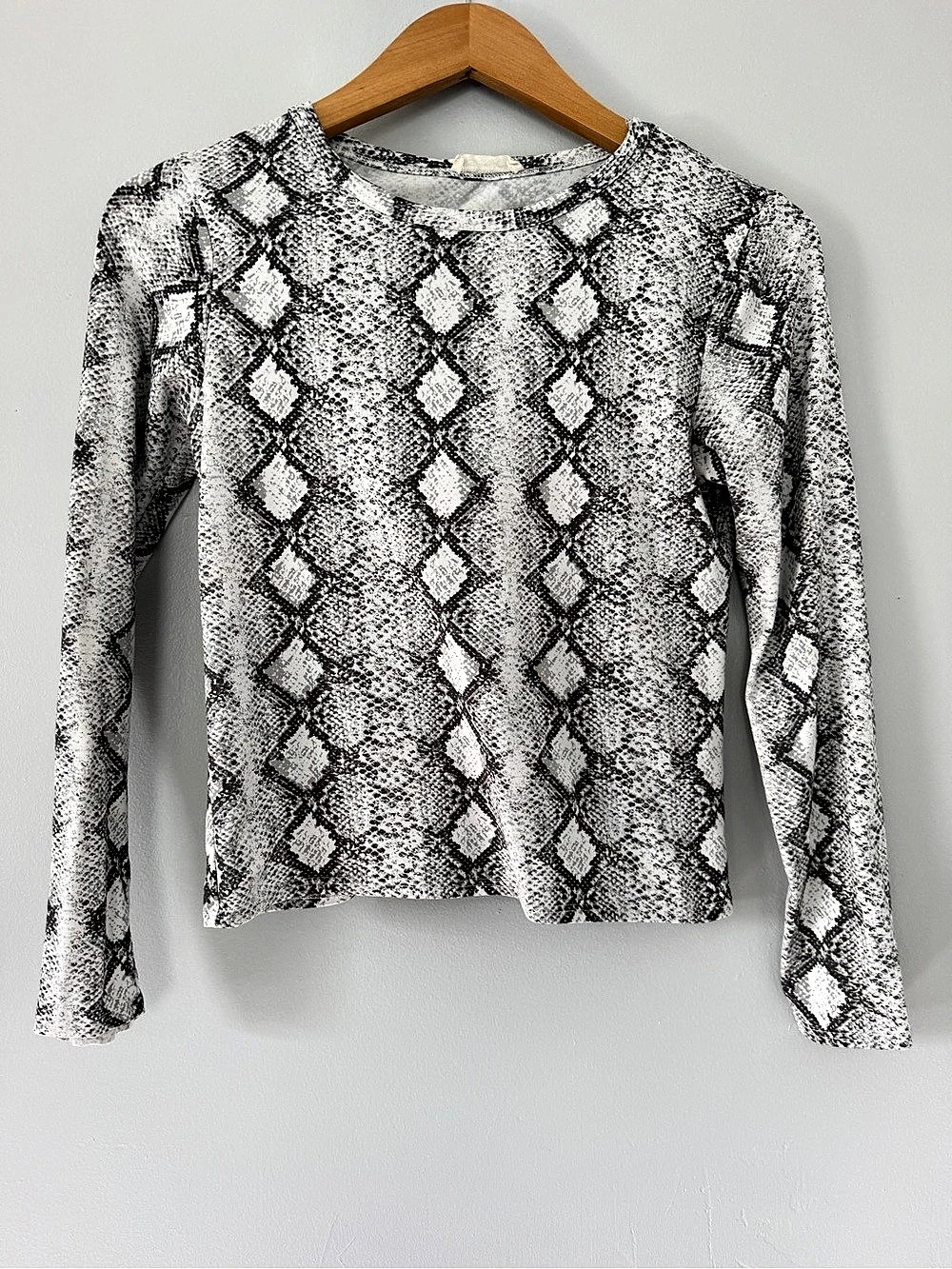 Olivia Rae Long Sleeve Snake Print Top in Gray & Black Like New